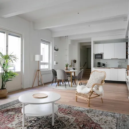 2ndhomes Loft With & Balcony By The White Church Apartment *